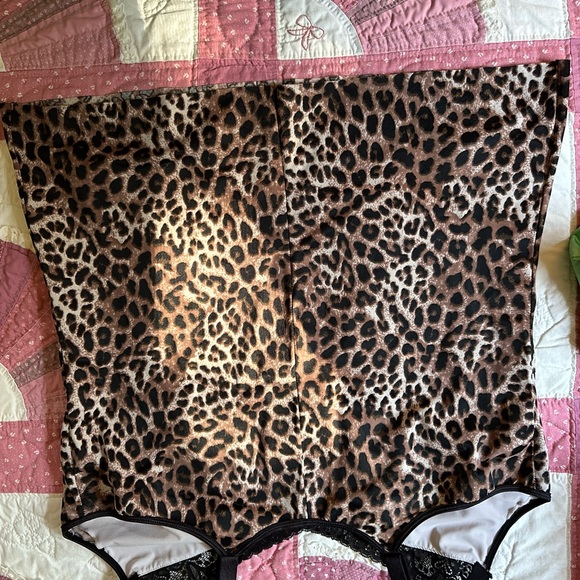 Ruby Ribbon cami Leopard print heritage collection. - Picture 2 of 3